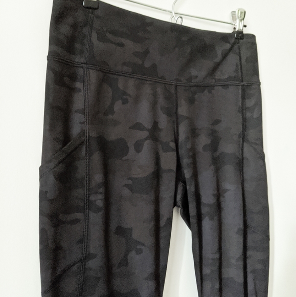 🦄 RARE Lululemon Savasana Camo Black Speed Tight - Picture 5 of 12